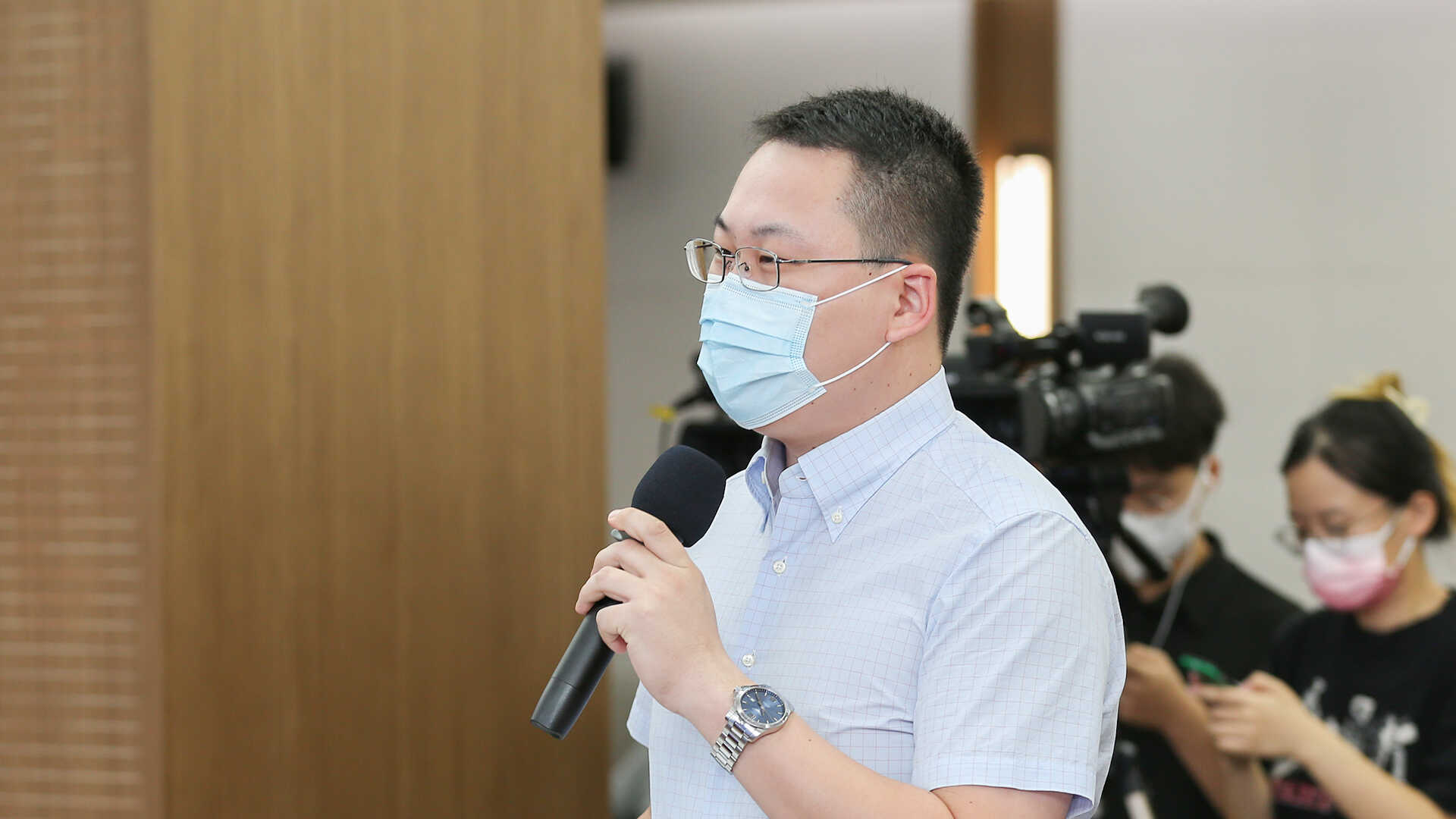 新华社记者.jpg