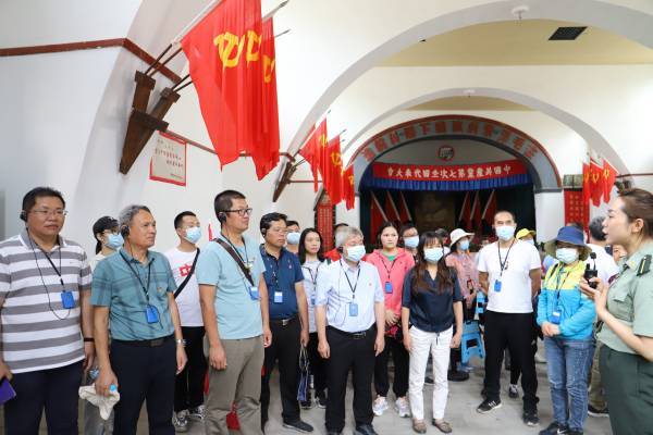 2121.06.10 追寻红色足迹 激发奋进力量-我院赴延安开展党史学习教育暨中层干部能力提升培训 (3).jpg